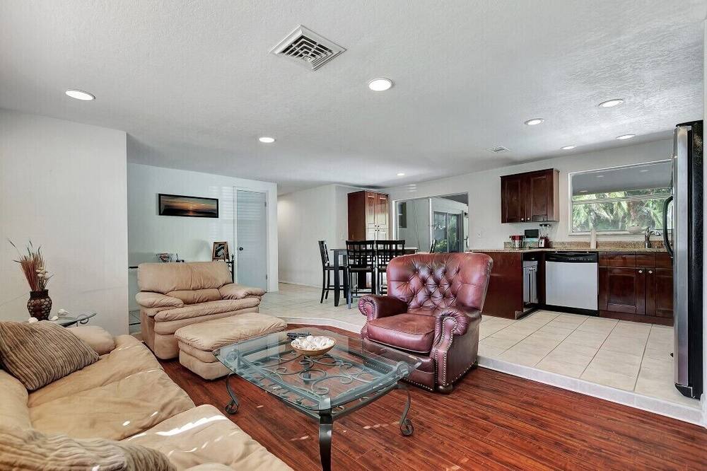 Photo of Livingroom in Pinellas Point