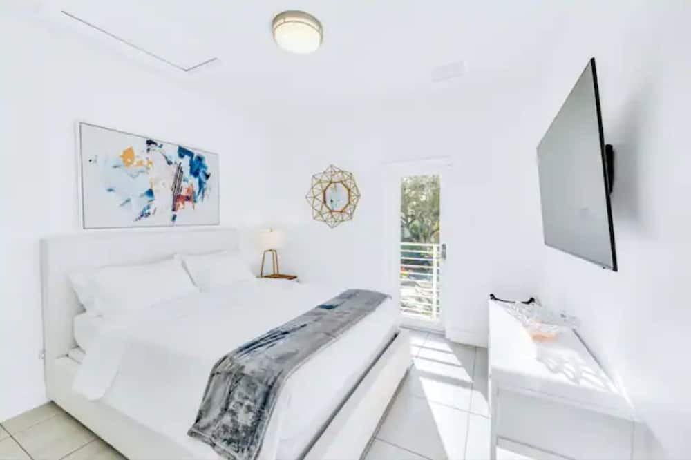 Photo of Bedroom in Lake Worth Corridor