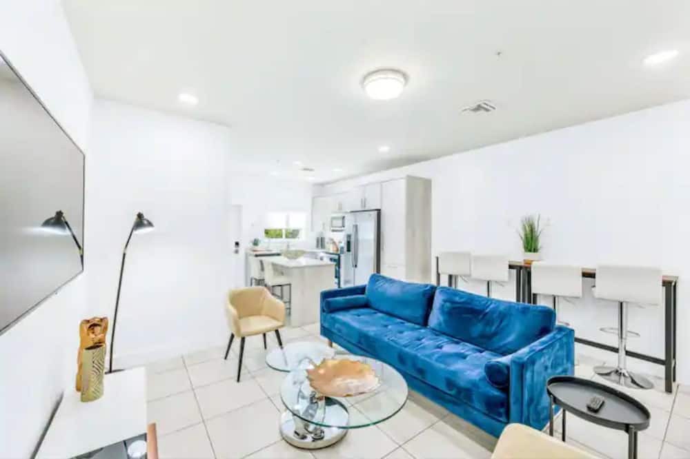 Photo of Livingroom in Lake Worth Corridor