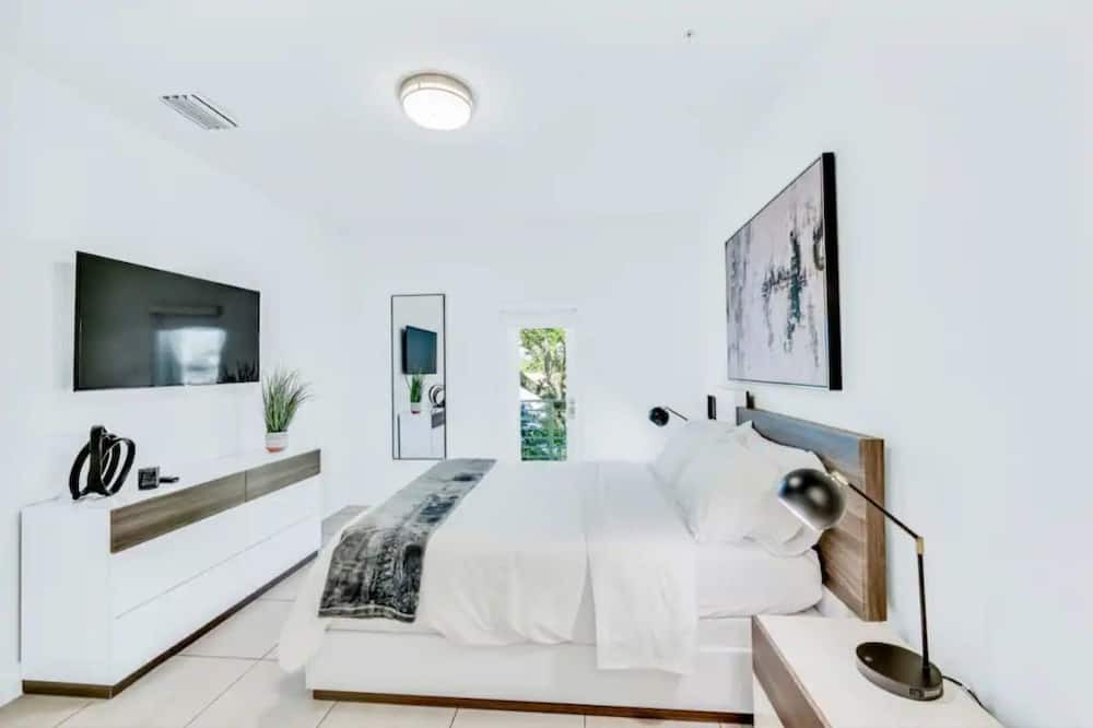 Photo of Bedroom in Lake Worth Corridor