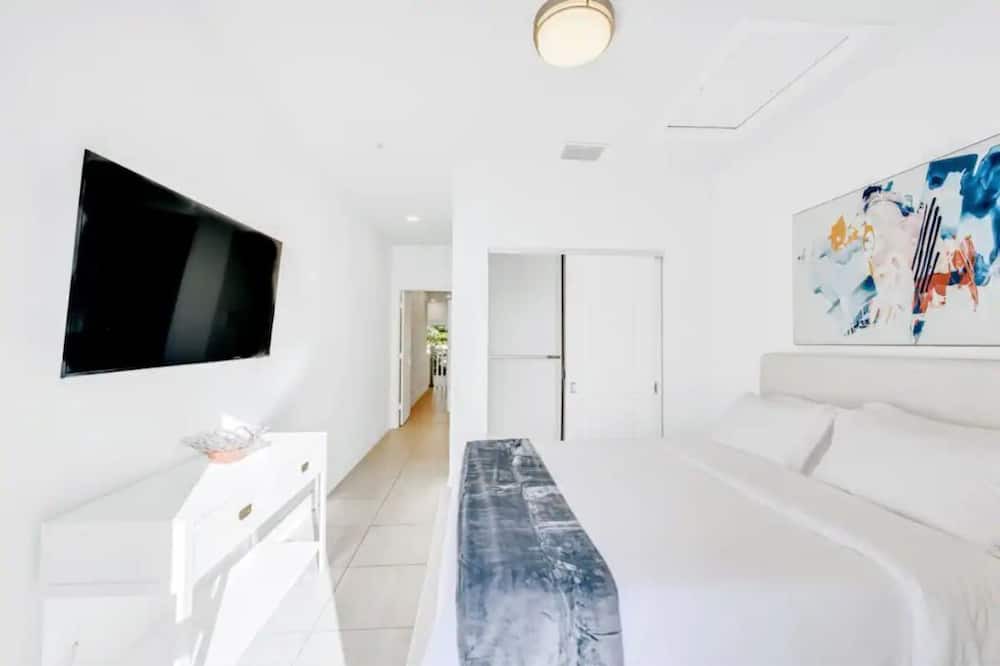 Photo of Bedroom in Lake Worth Corridor