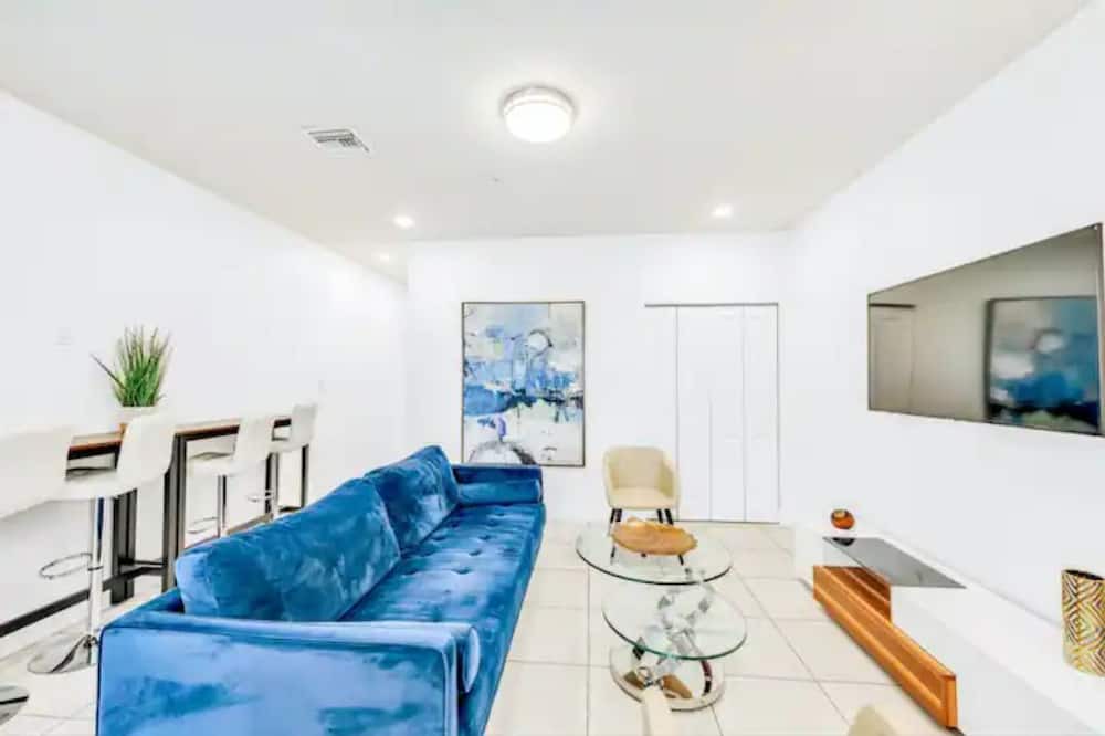 Photo of Livingroom in Lake Worth Corridor