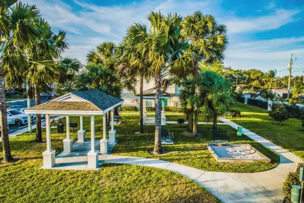Photo of Outdoor in Lake Worth Corridor