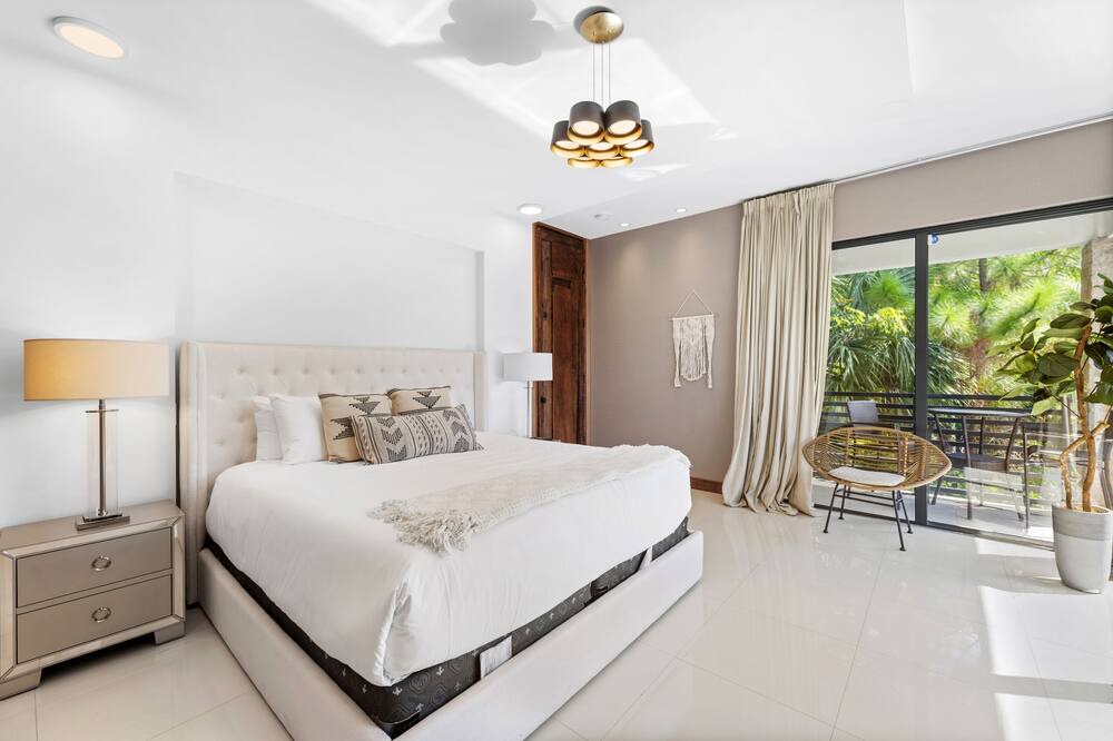 Photo of Bedroom in Northeast Miami