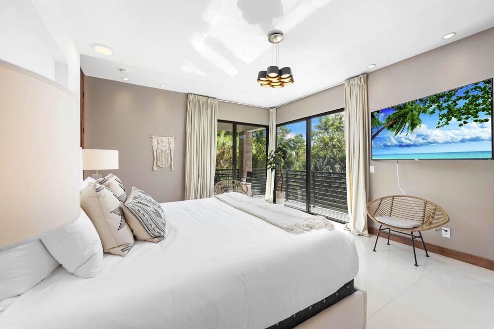 Photo of Bedroom in Northeast Miami