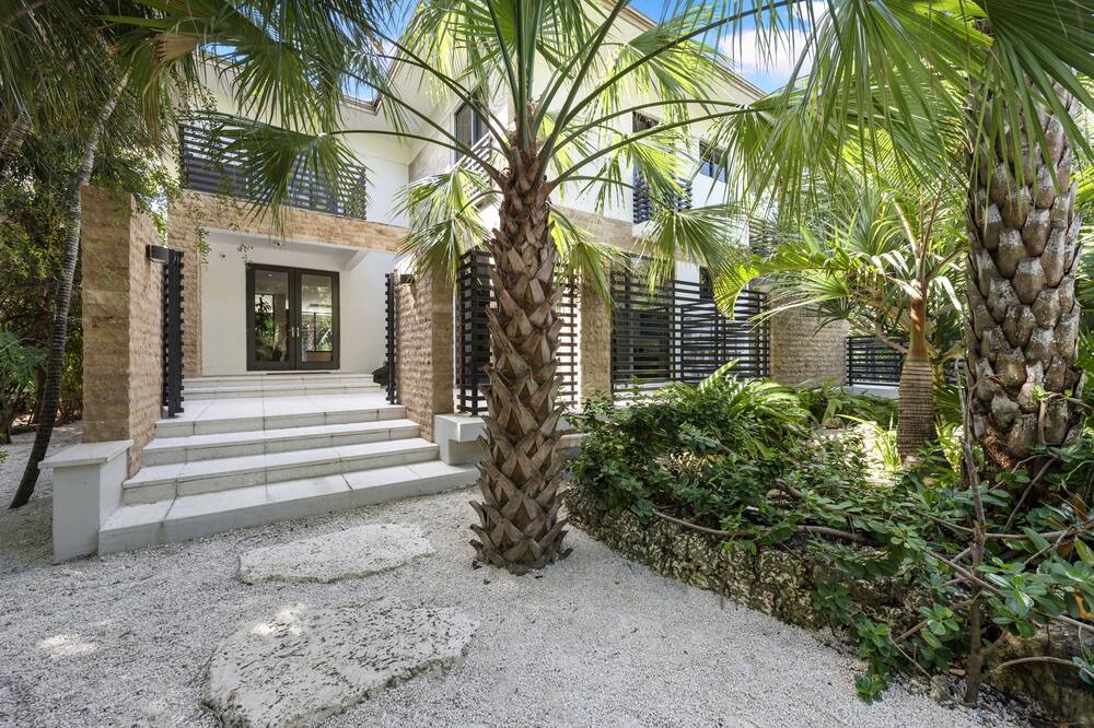 Photo of Outdoor in Northeast Miami