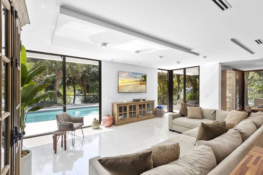 Photo of Livingroom in Northeast Miami