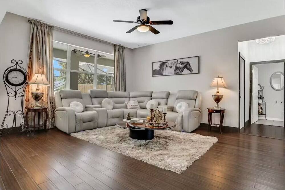 Photo of Livingroom in Windwood Bay