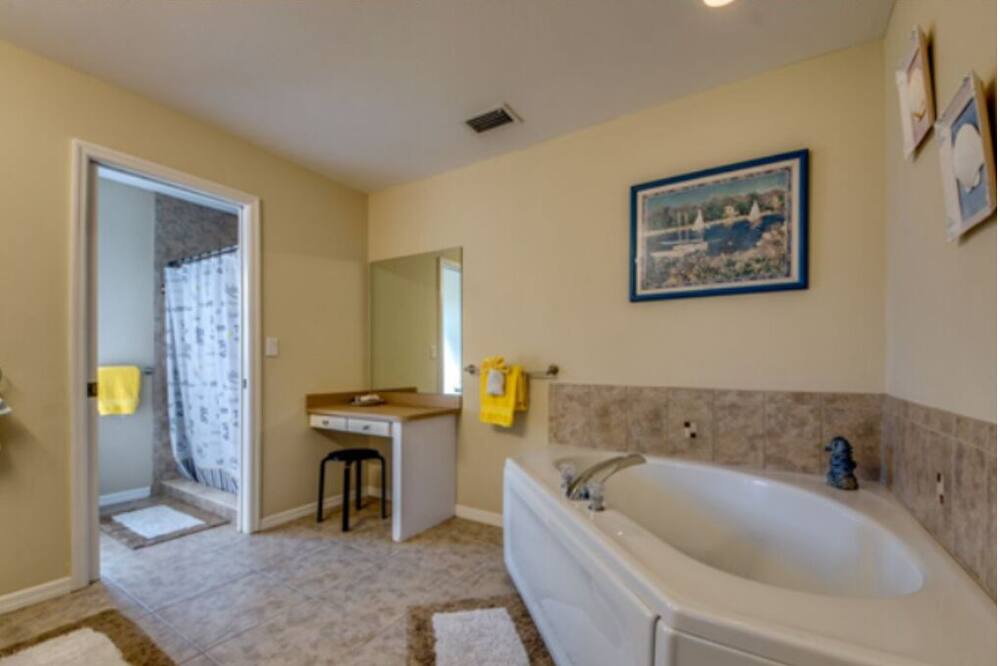 Photo of Bathroom in Caloosahatchee