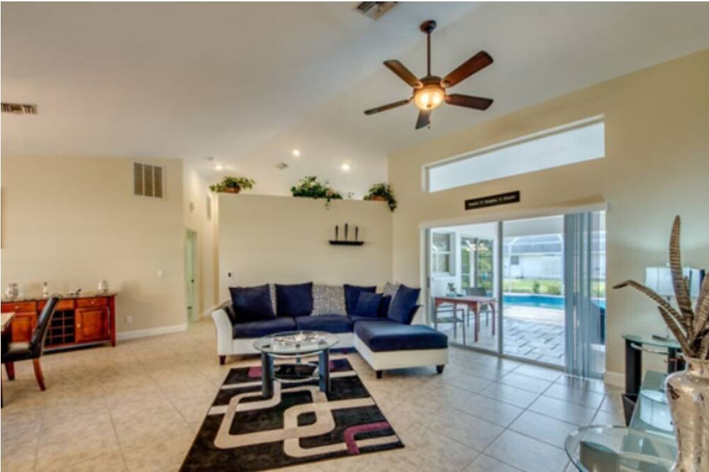 Photo of Livingroom in Caloosahatchee