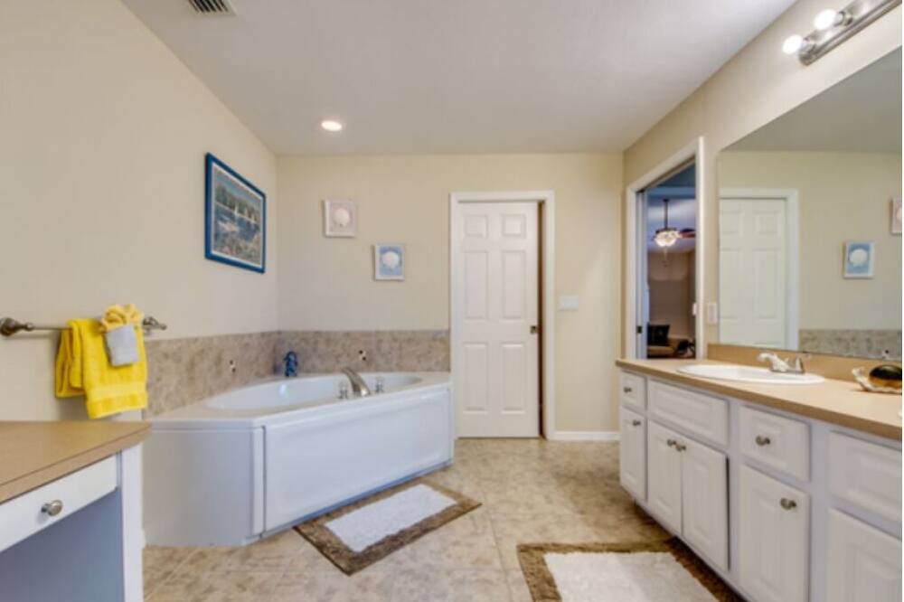 Photo of Bathroom in Caloosahatchee