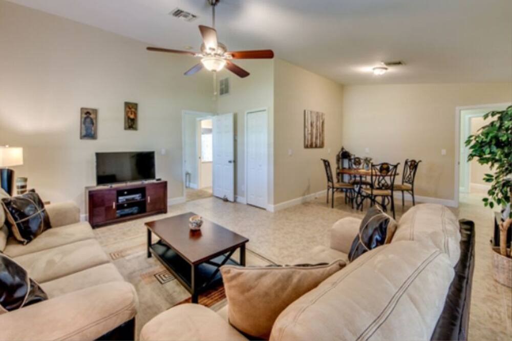 Photo of Livingroom in Caloosahatchee