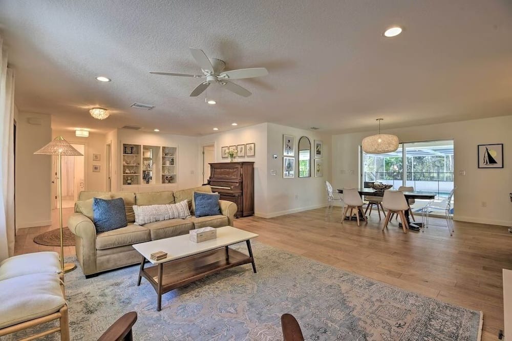 Photo of Livingroom in Lake Sarasota