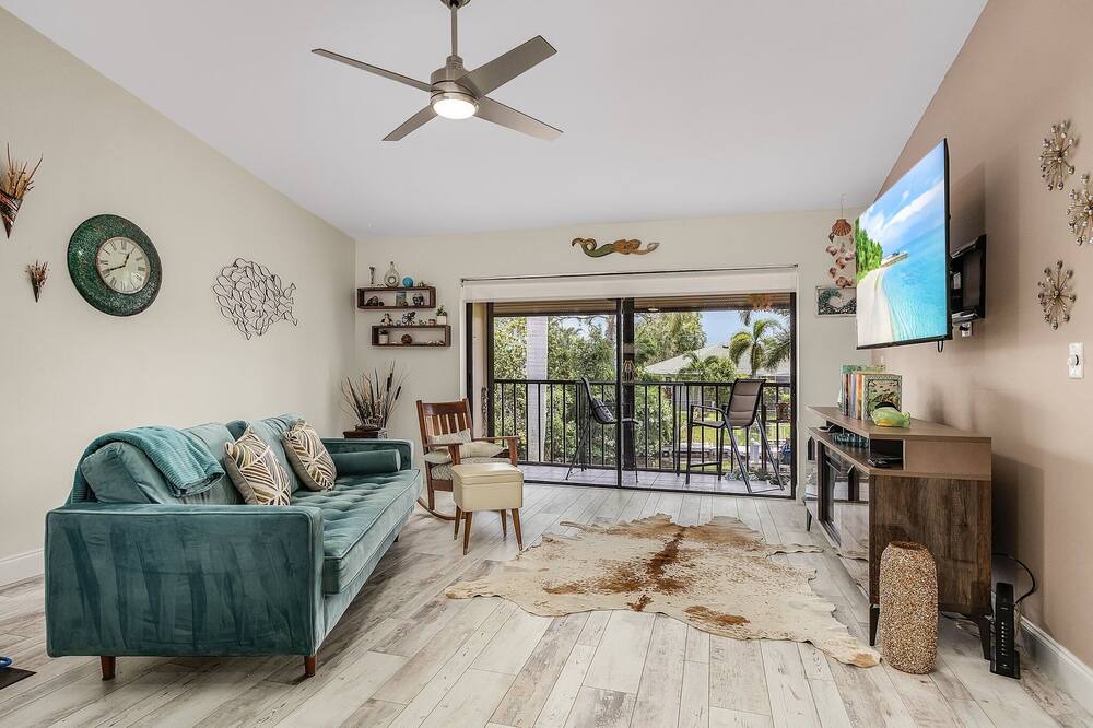 Photo of Livingroom in Riverbend Country Club