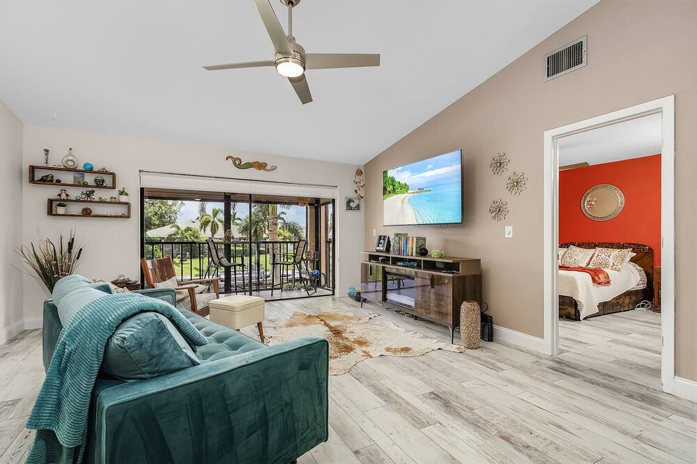 Photo of Livingroom in Riverbend Country Club