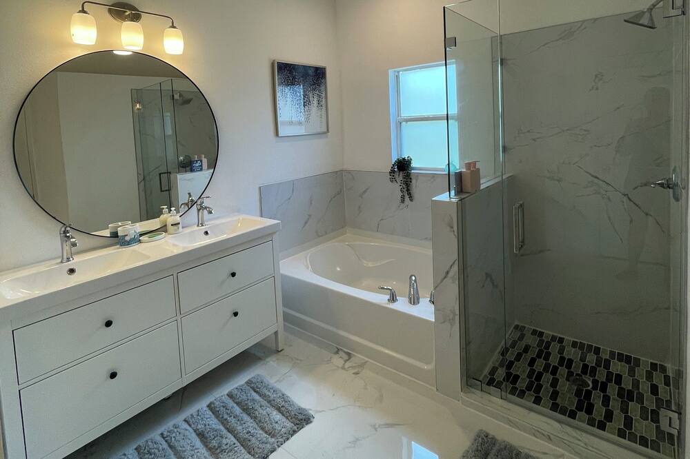 Photo of Bathroom in Port Malabar