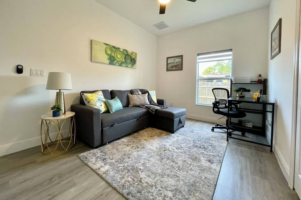 Photo of Livingroom in Port Malabar