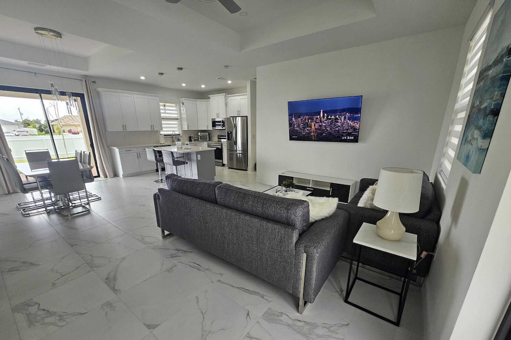 Photo of Livingroom in Diplomat
