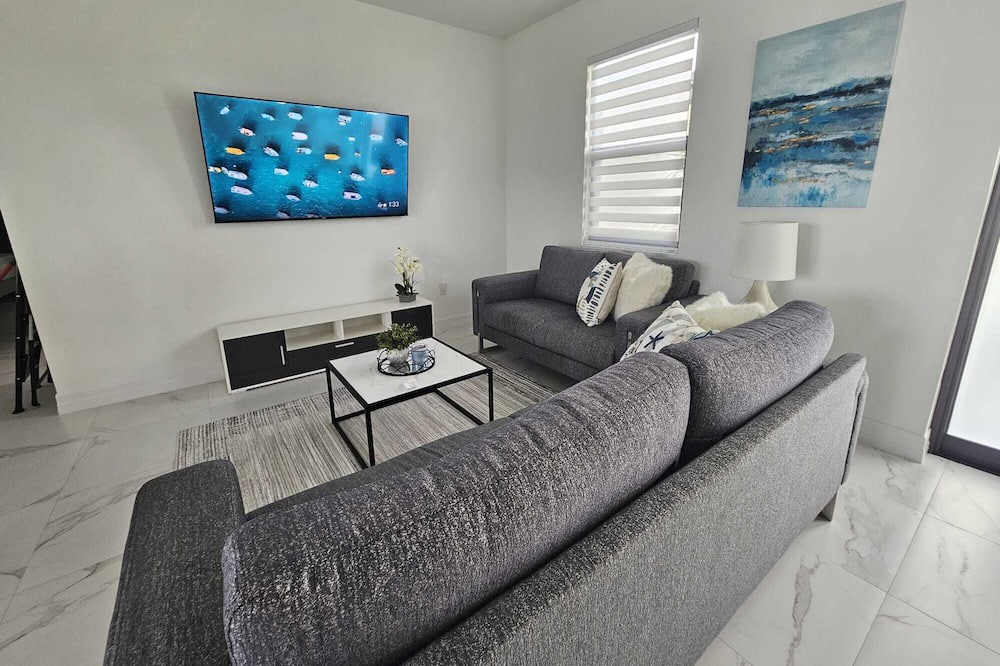 Photo of Livingroom in Diplomat