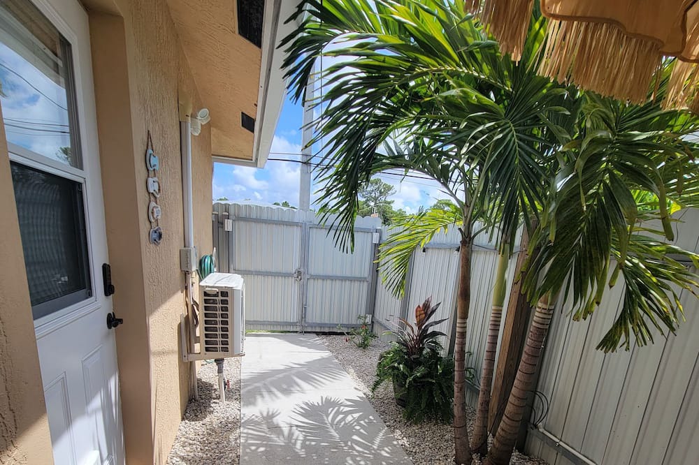 Photo of Outdoor in Lake Worth Corridor
