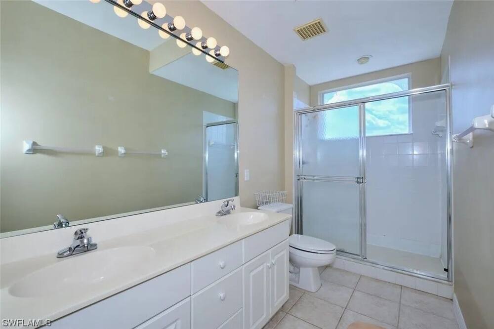 Photo of Bathroom in Tropical Cove