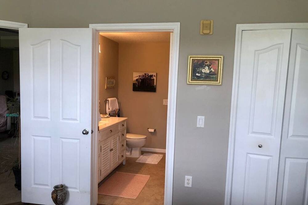Photo of Bathroom in Naples