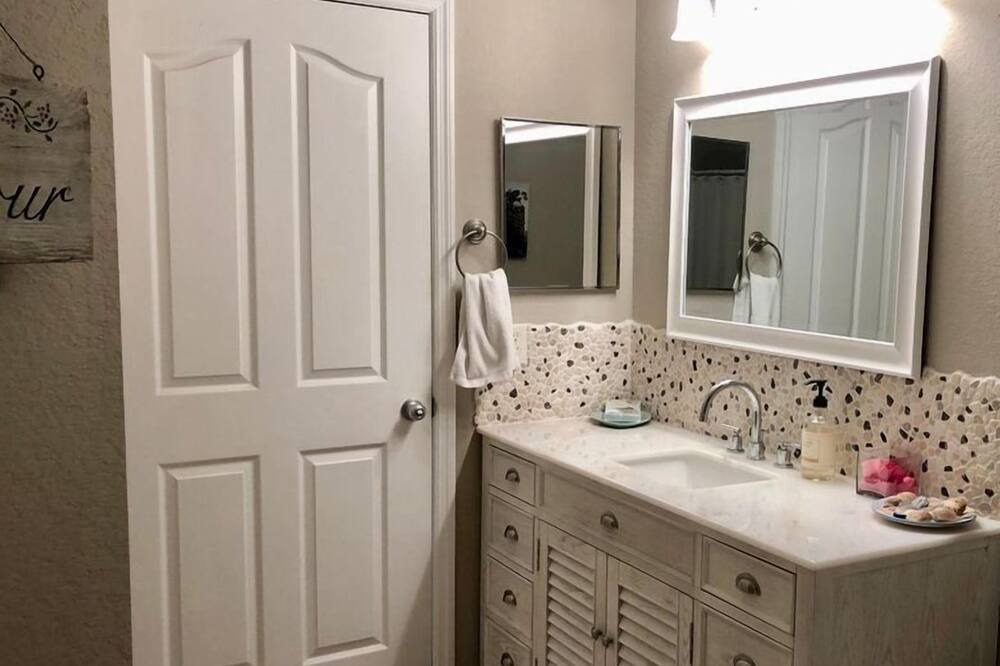 Photo of Bathroom in Naples