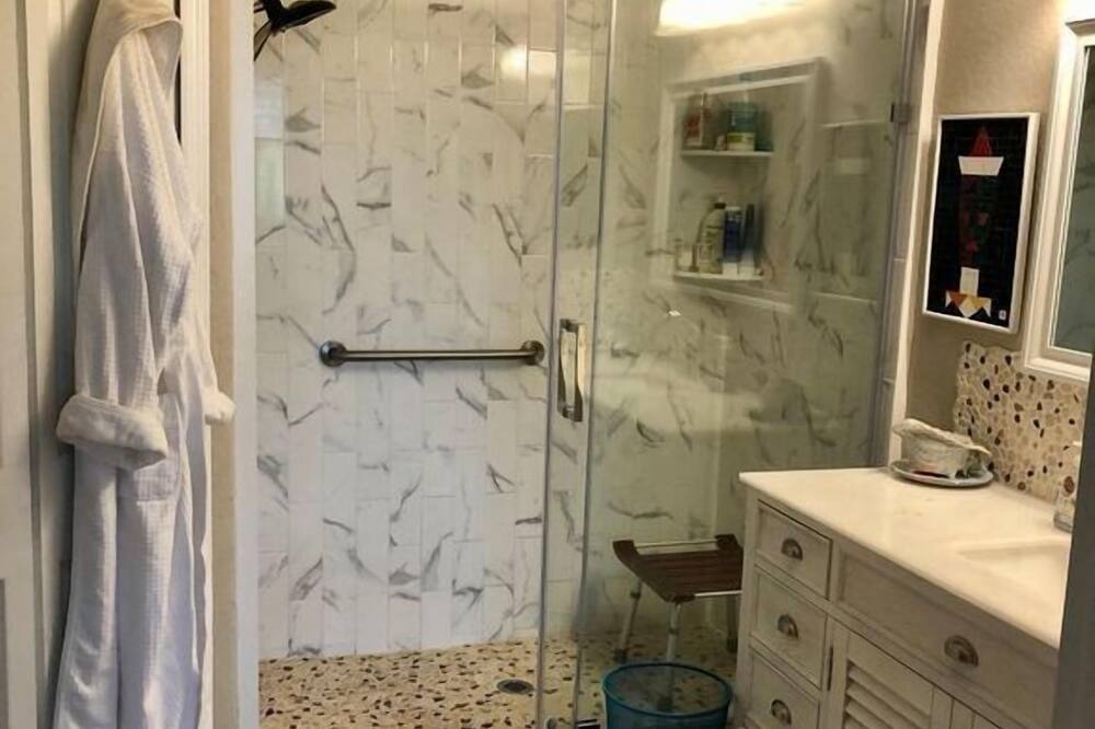 Photo of Bathroom in Naples