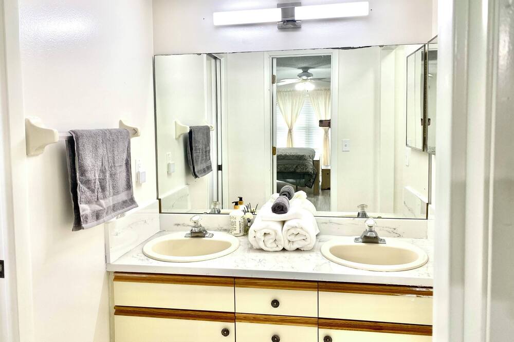 Photo of Bathroom in Port Malabar