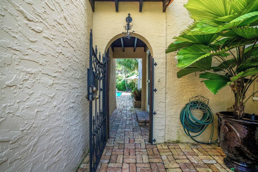 Photo of Outdoor in Old Northwood