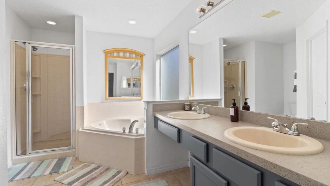 Photo of Bathroom in Seasons