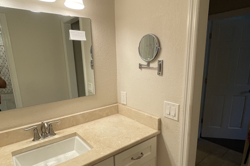 Photo of Bathroom in Lakeland Highlands
