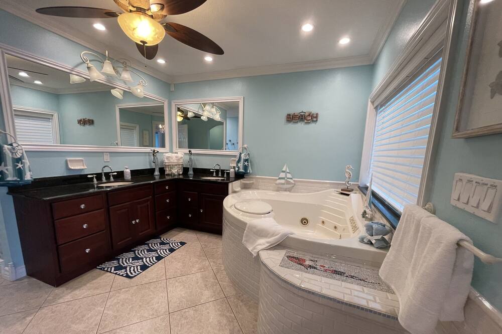 Photo of Bathroom in Floridana Beach
