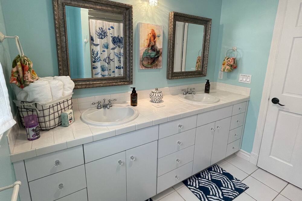 Photo of Bathroom in Floridana Beach