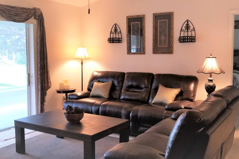 Photo of Livingroom in Westbrooke