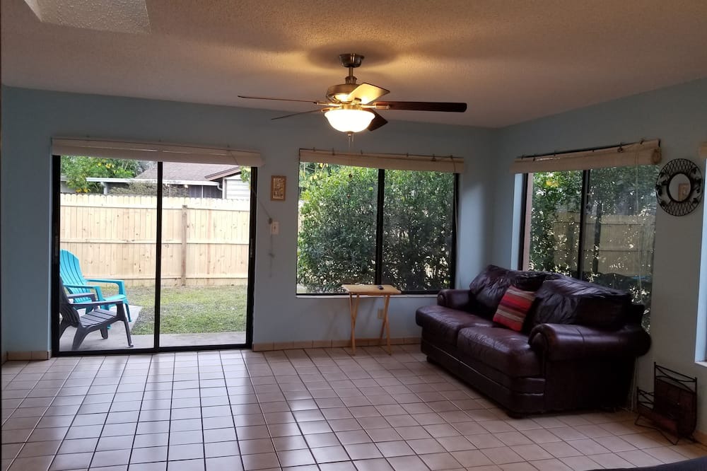 Photo of Livingroom in Carrollwood