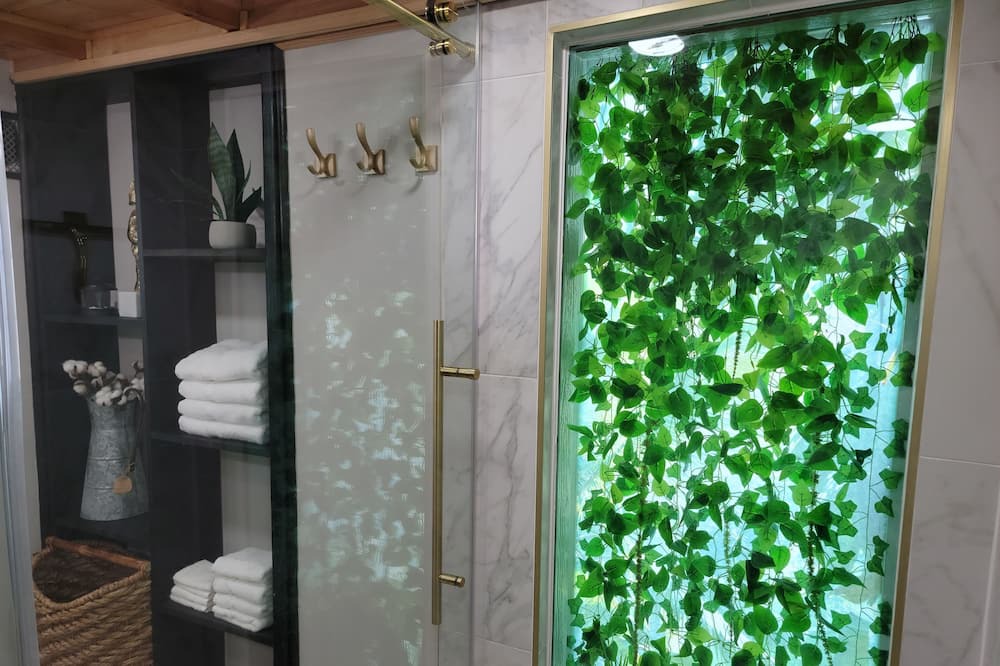 Photo of Bathroom in Davenport
