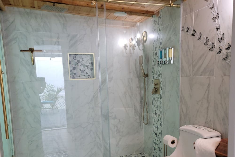Photo of Bathroom in Davenport