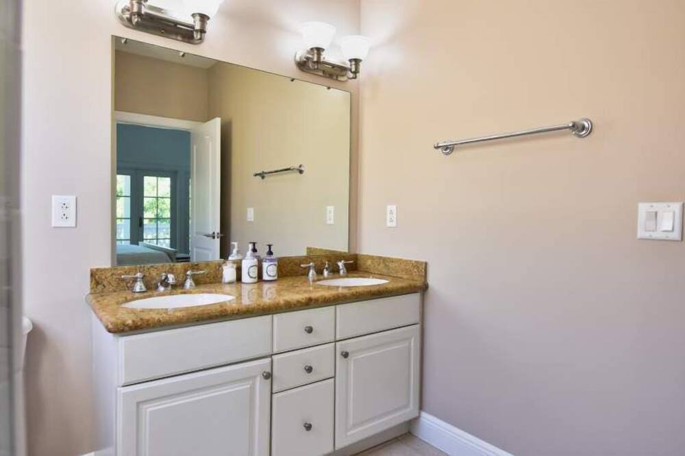 Photo of Bathroom in Islamorada