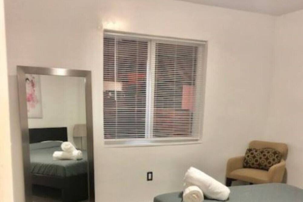 Photo of Bedroom in Allapattah