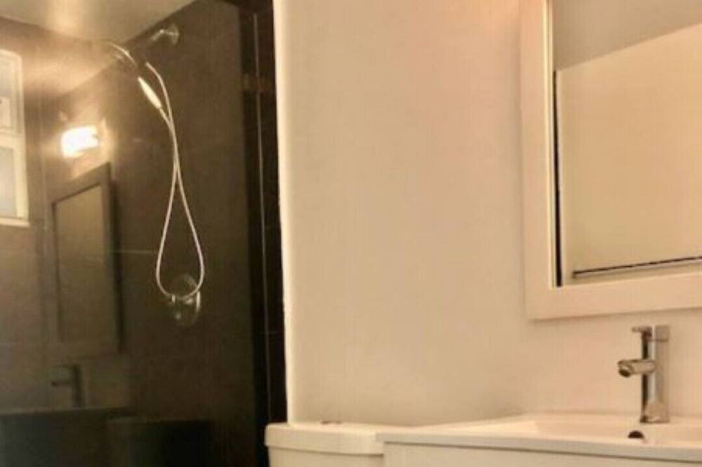 Photo of Bathroom in Allapattah
