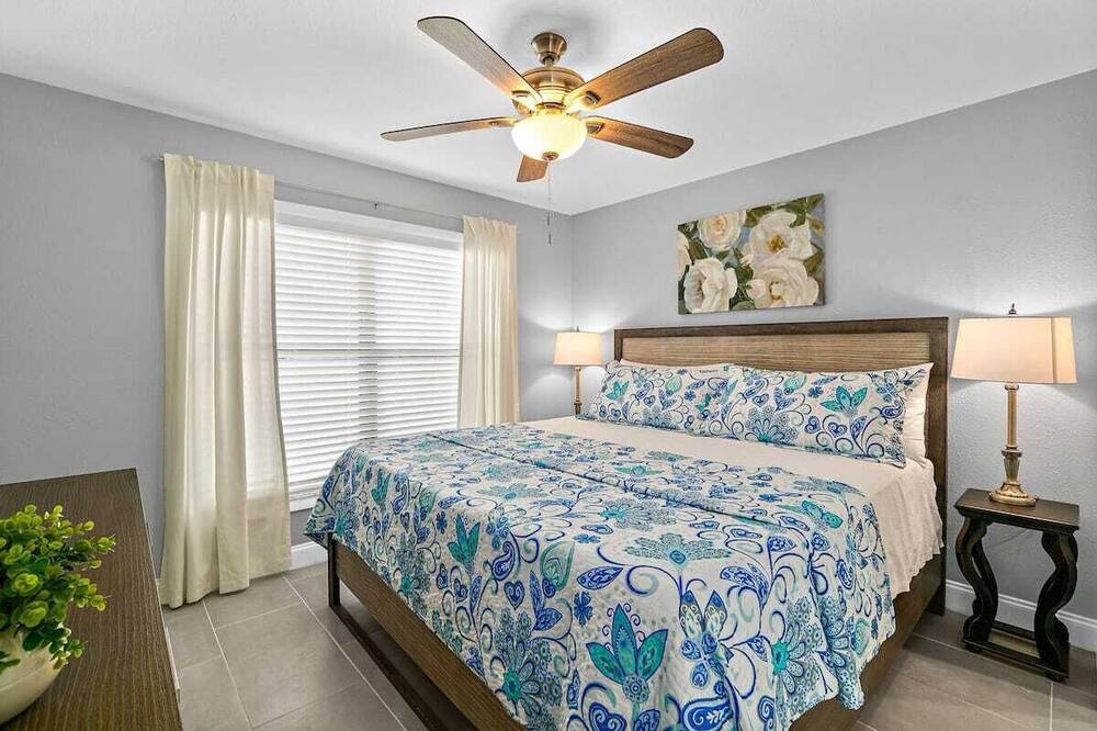 Photo of Bedroom in Tropic