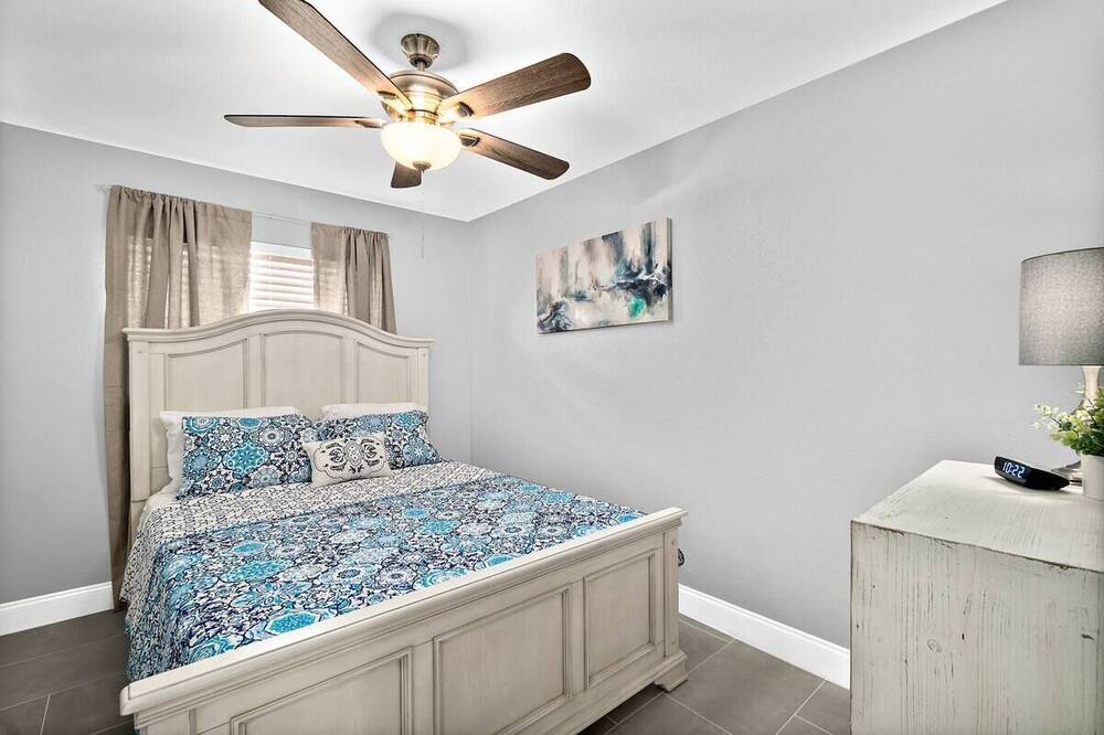 Photo of Bedroom in Tropic