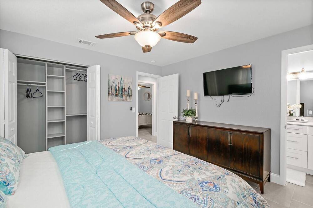 Photo of Bedroom in Tropic