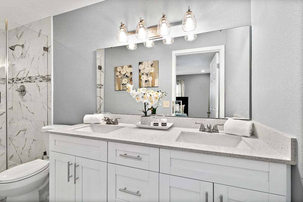 Photo of Bathroom in Tropic