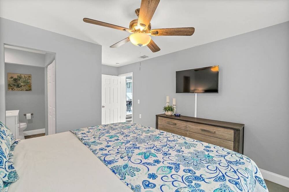 Photo of Bedroom in Tropic
