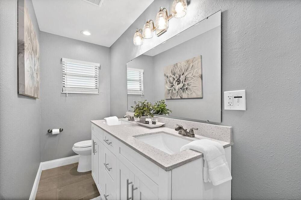 Photo of Bathroom in Tropic