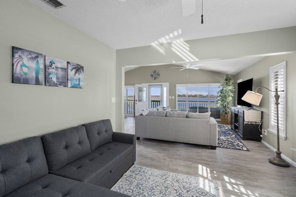Photo of Livingroom in Seminole