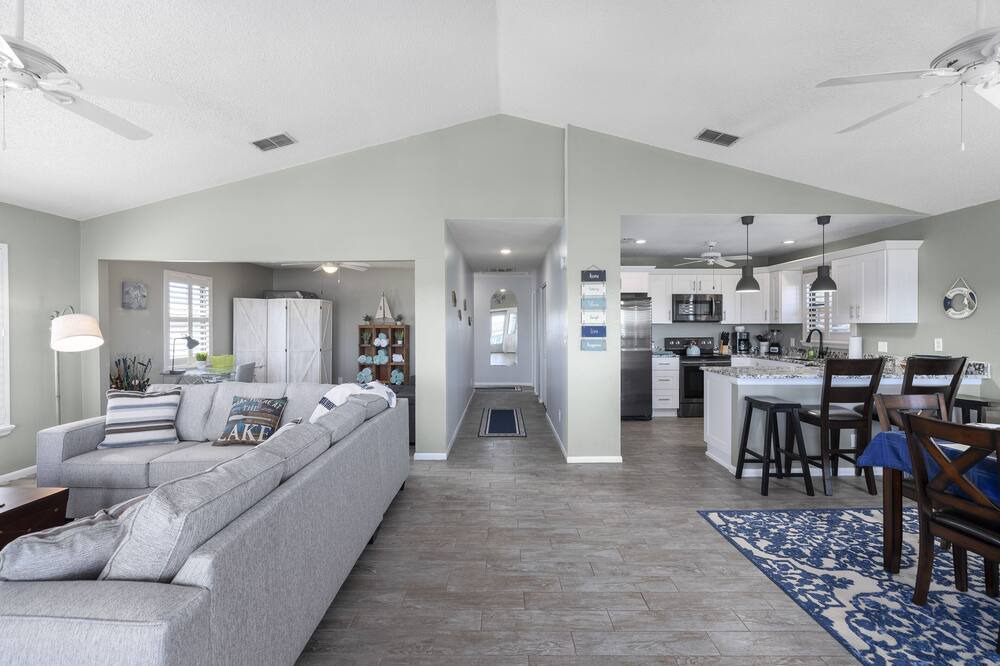 Photo of Livingroom in Seminole