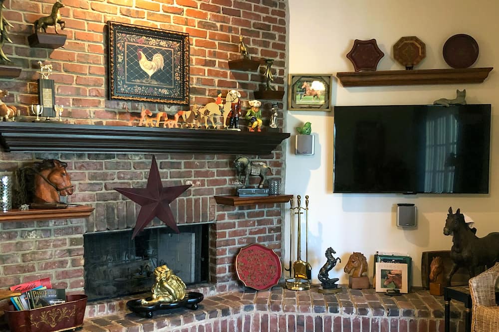 Photo of Livingroom in Nichols